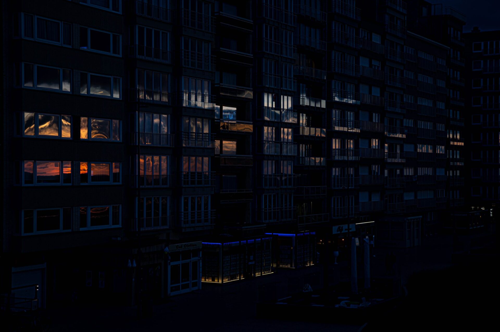 Ondergaande zon in Middelkerke - Kleurenpalet - Tijdscapsule - Wanneer de dag in de nacht verandert