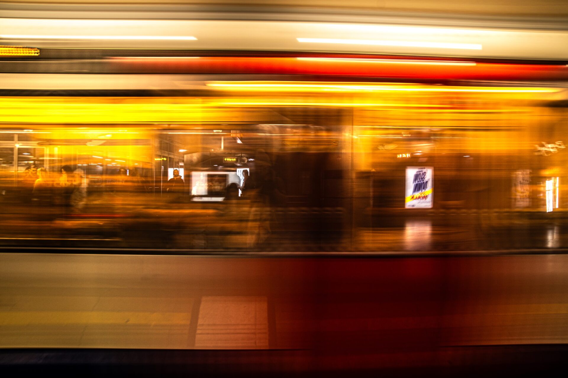 London Metro - mind the gap - creatieve foto